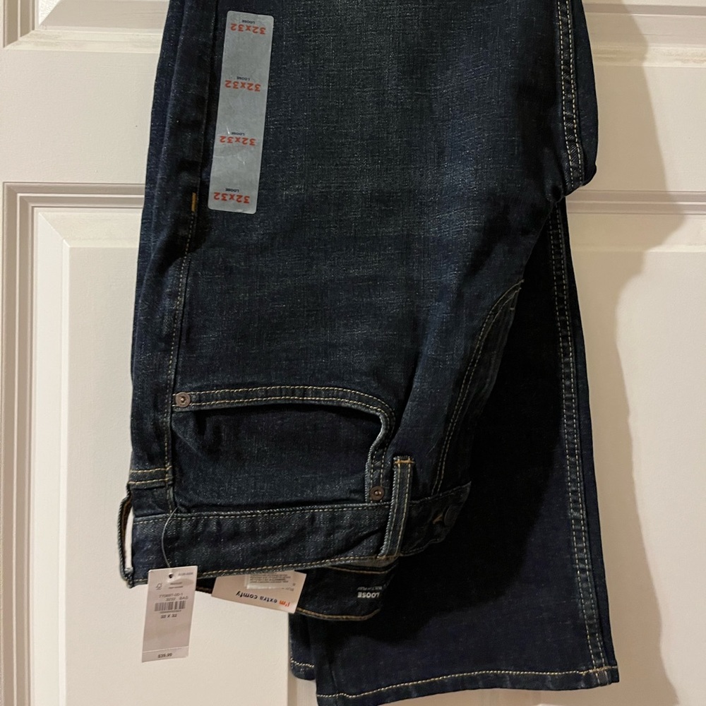 Brand new loose fit men Old Navy jeans… with tags size 32/32